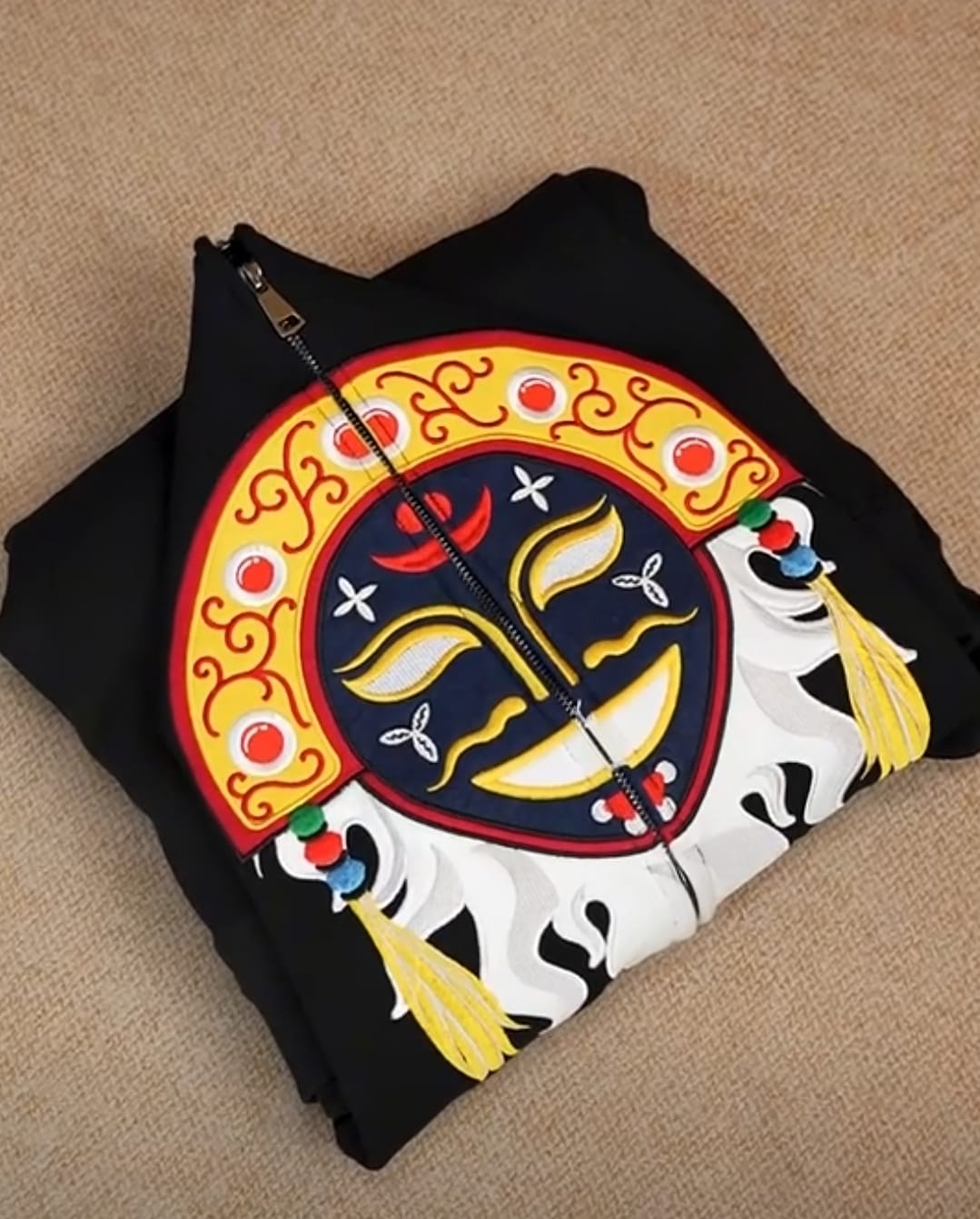 Zipper Tashi Shoepa Hoodies